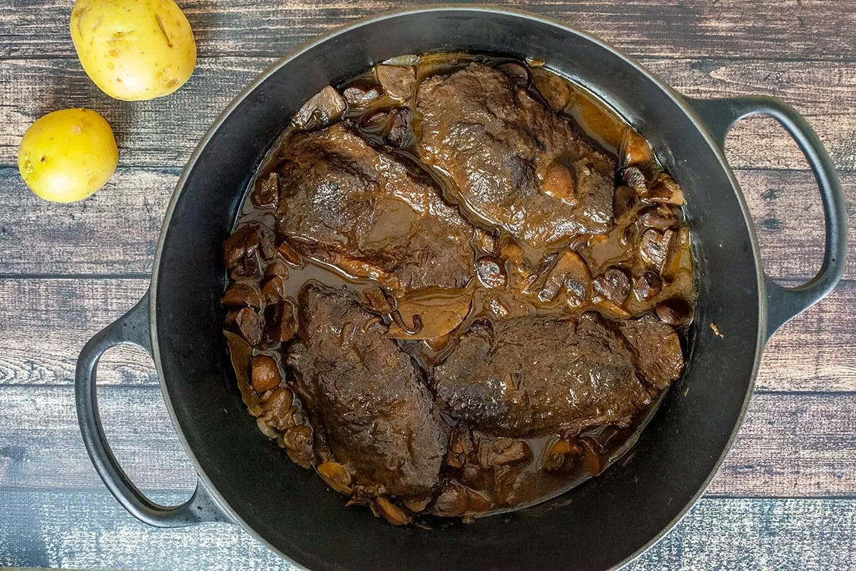 Stewed beef escalopes - old-fashioned delicious!