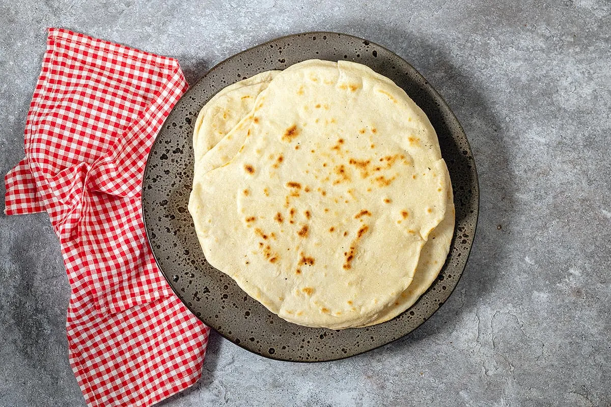 Homemade flour tortillas - easy soft tortillas