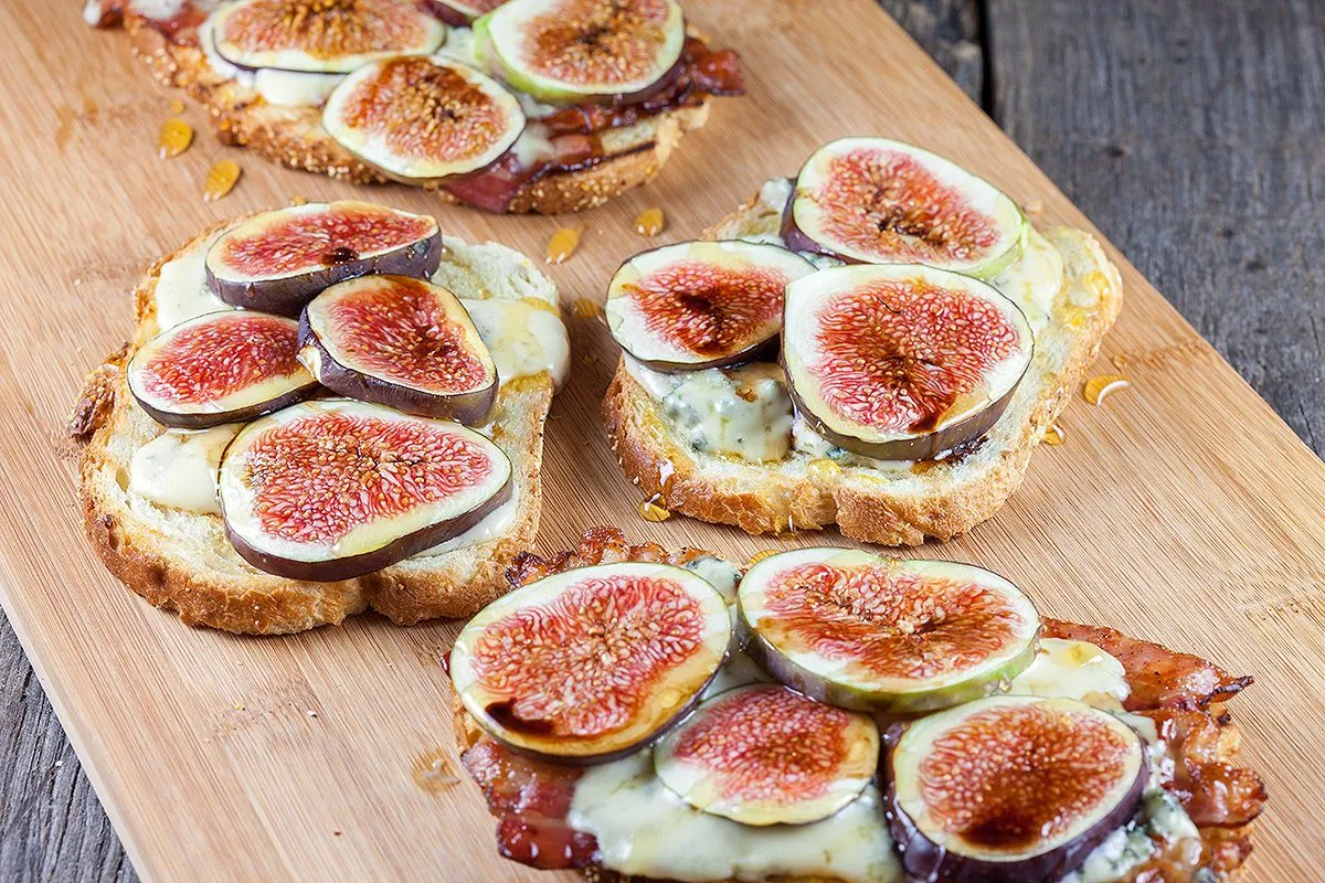 Figs, bacon and blue cheese grilled sandwich