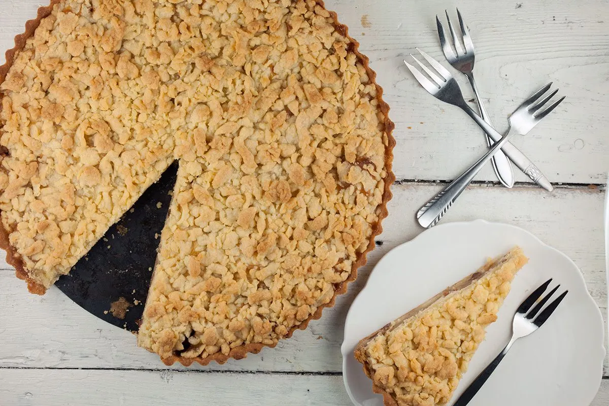 Apple crumble pie