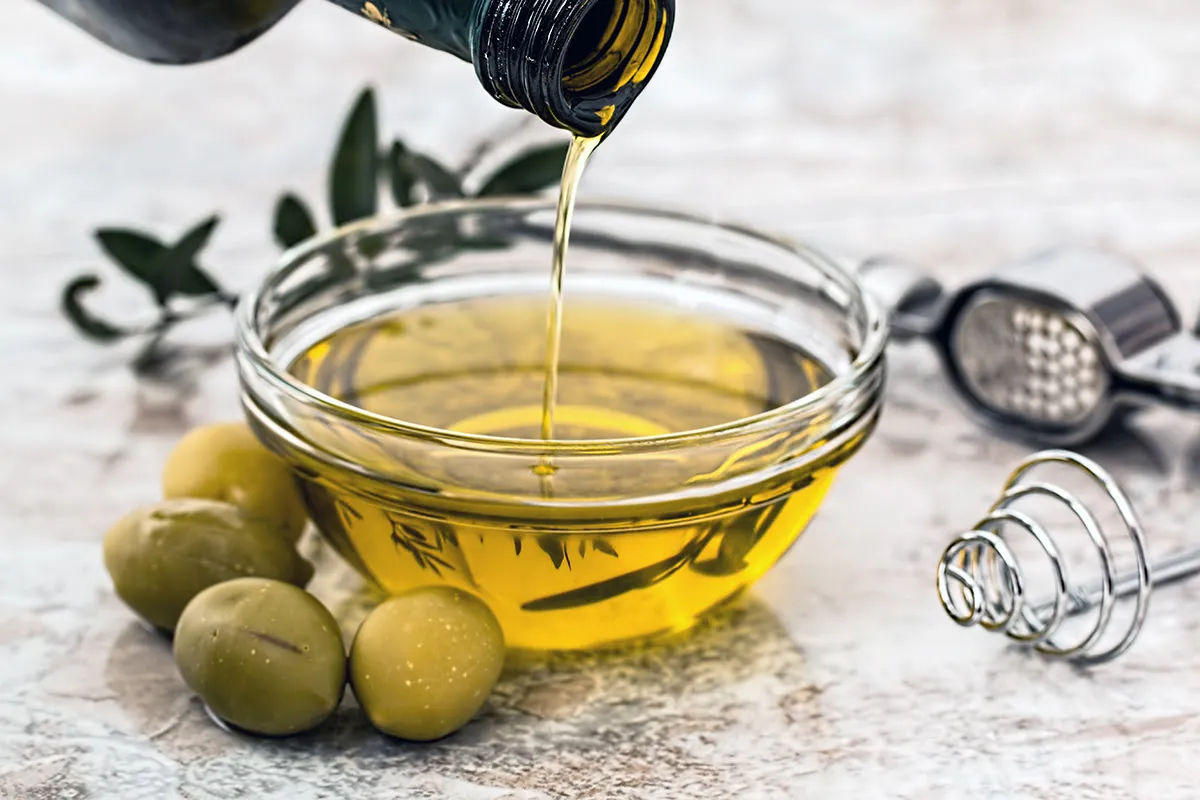The Great Debate: Avocado Oil vs Olive Oil for Your Culinary Needs