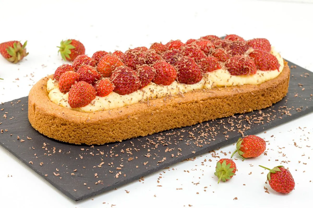 Strawberry eggnog tarts