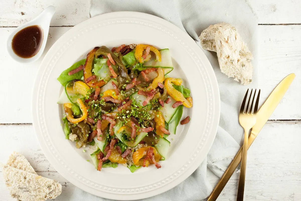 Bulgur salad with roasted bell peppers