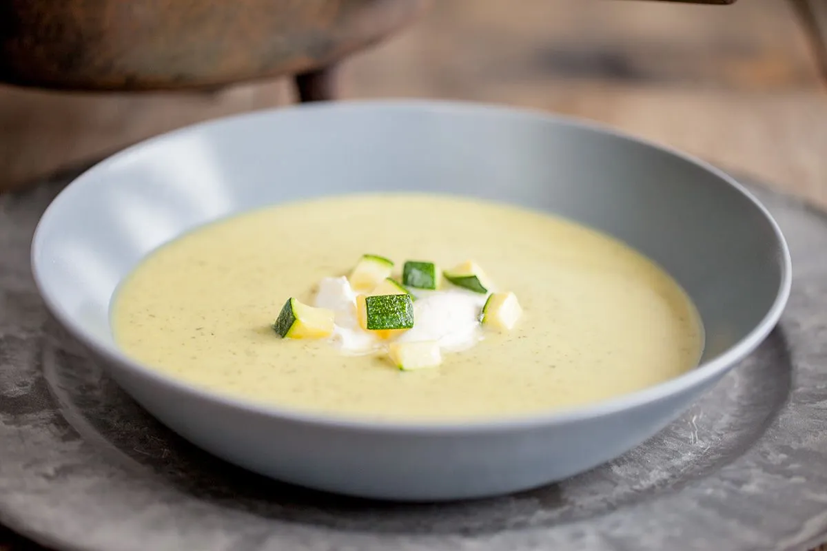 Creamy courgette soup - with few ingredients