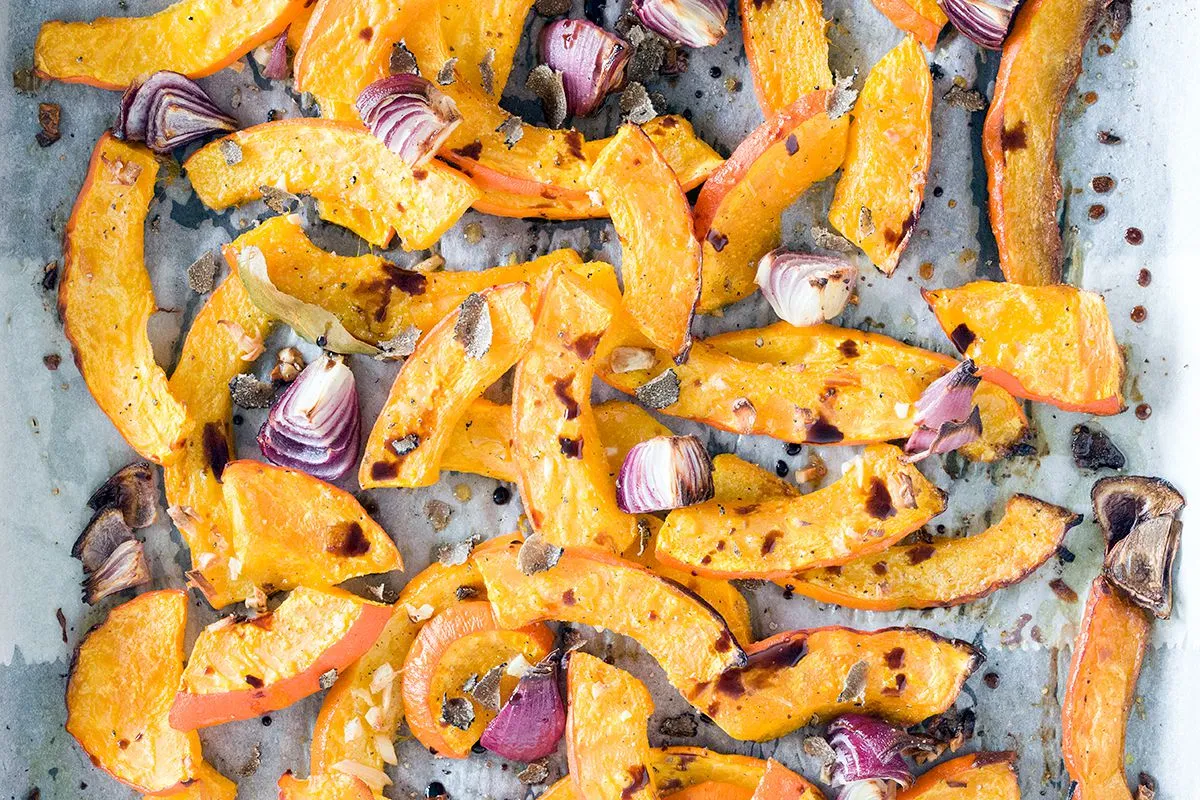 Oven-roasted pumpkin with red onion and truffle