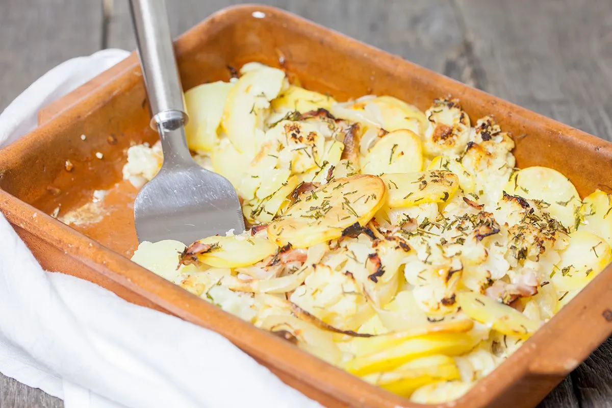 Cauliflower bake with cheese and ham
