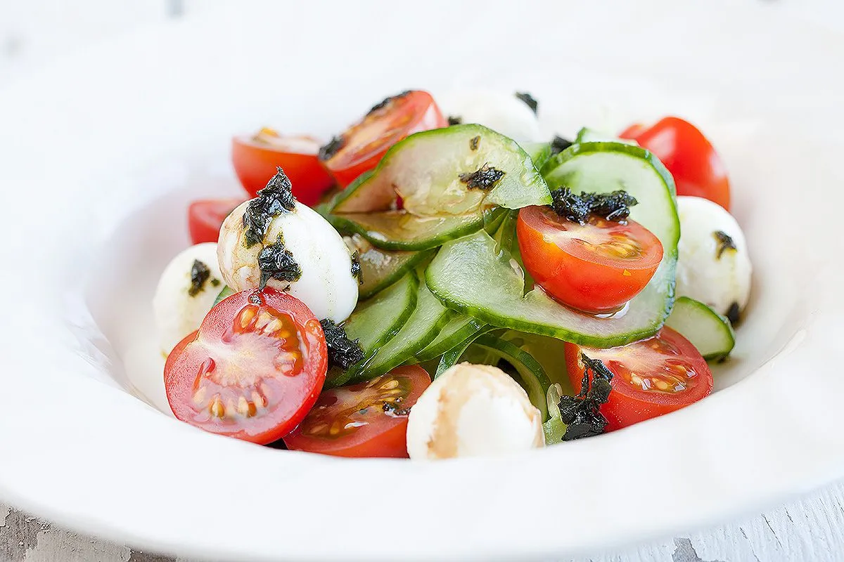 Spiral cucumber mini mozzarella salad