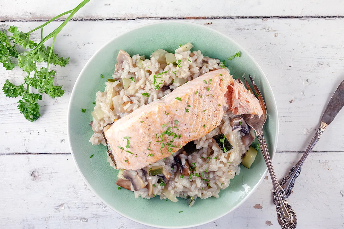 Fennel, zucchini and salmon risotto