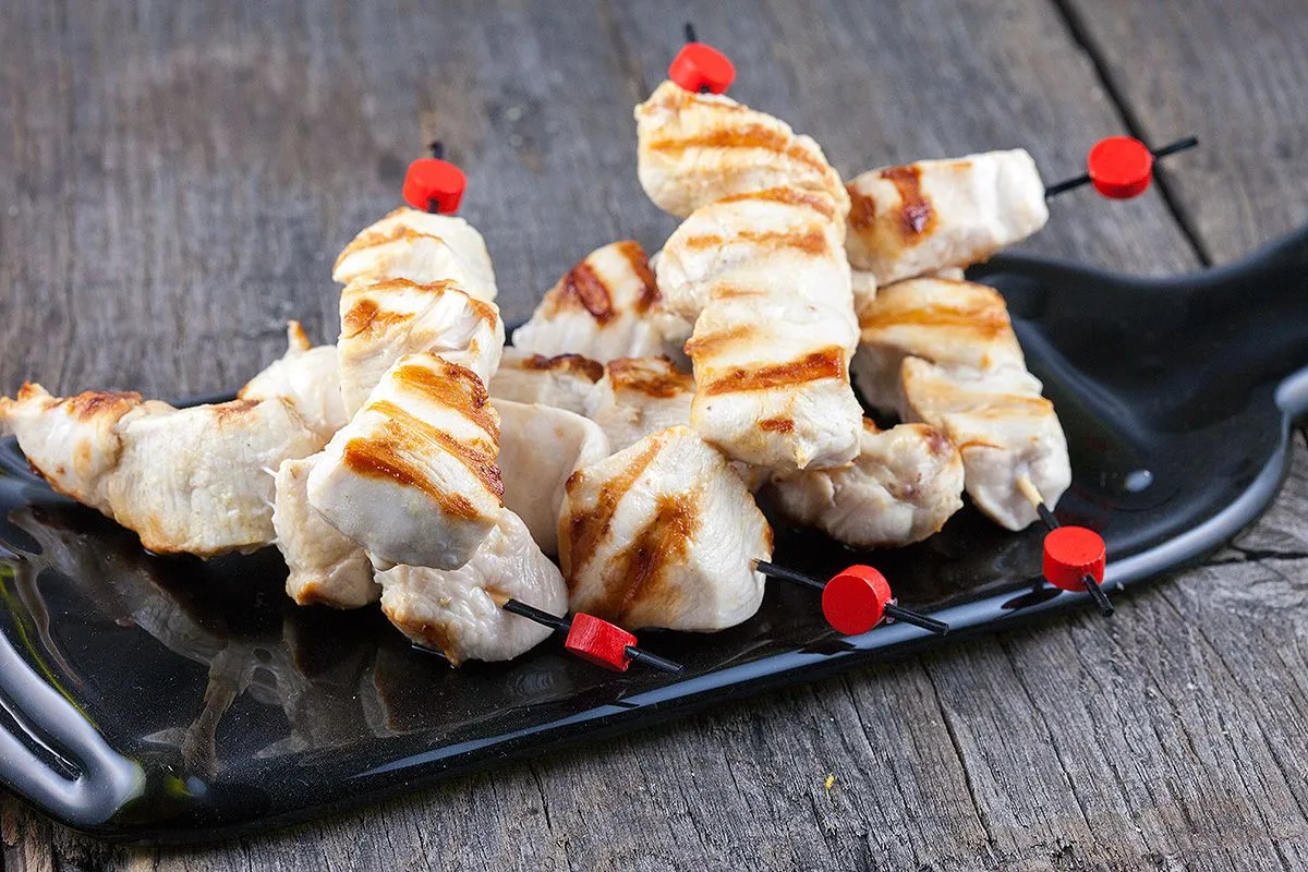 Spicy marinated chicken skewers