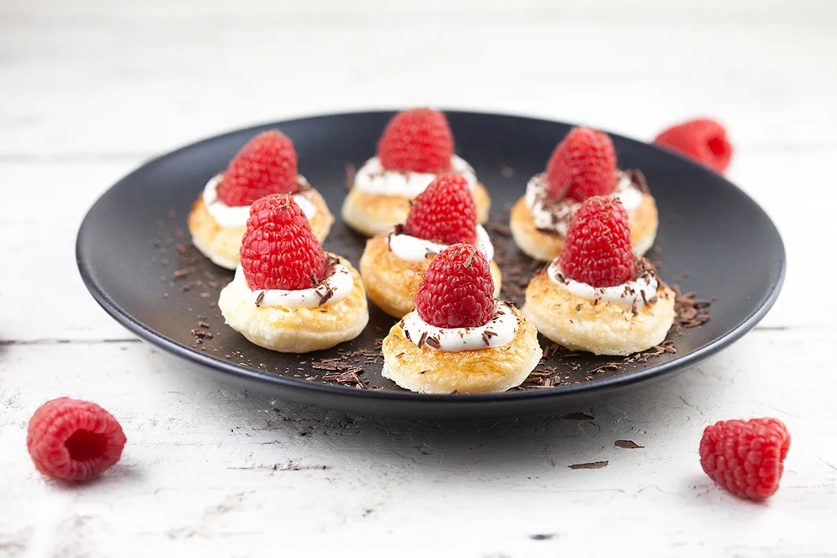 Raspberry cheesecake bites