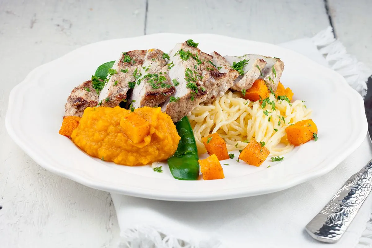 Pork medallions with mustard and cinnamon