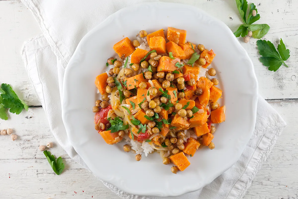 Sweet potato curry with crispy chickpeas