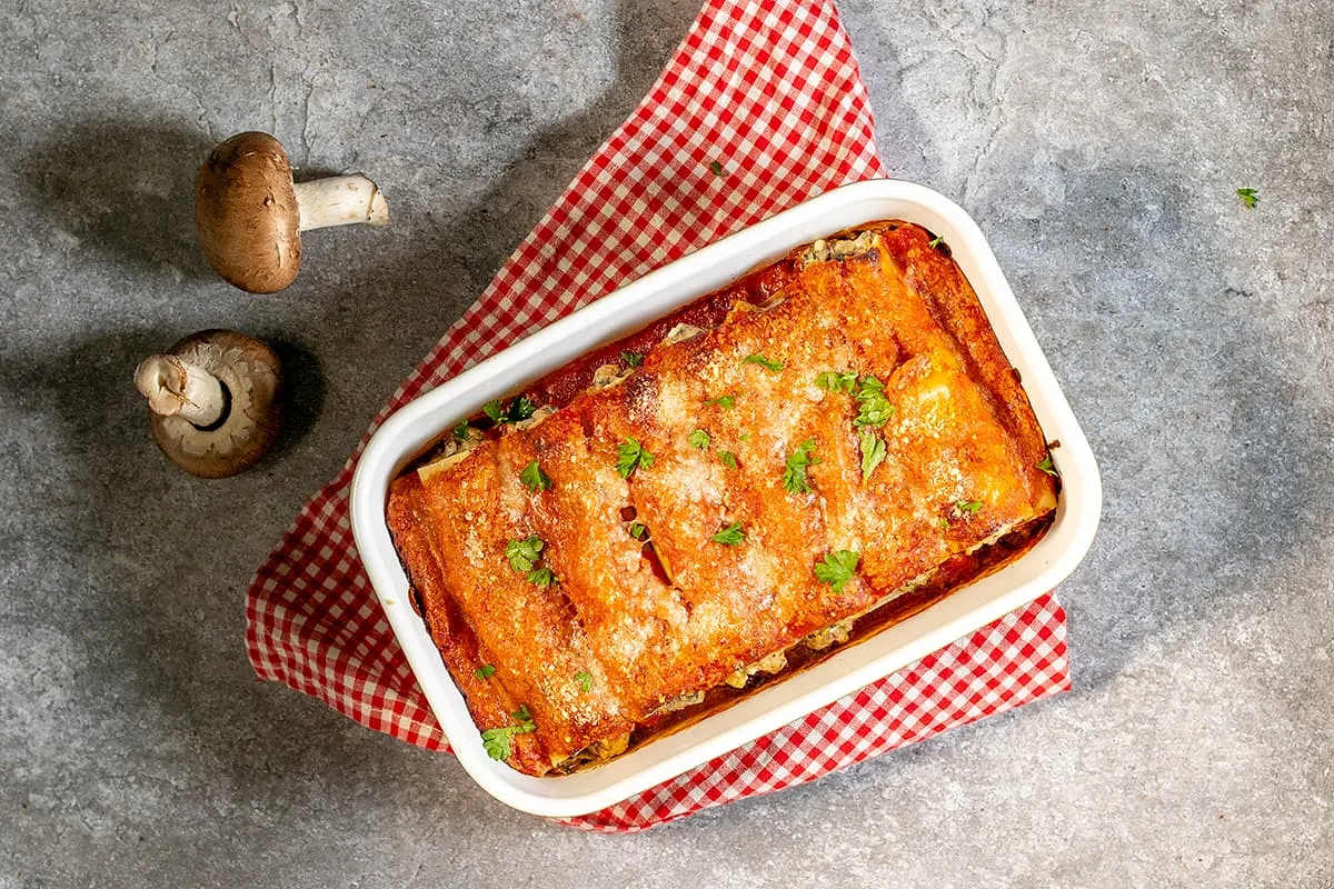Cannelloni with goat cheese and zucchini - vegetarian stuffed pasta