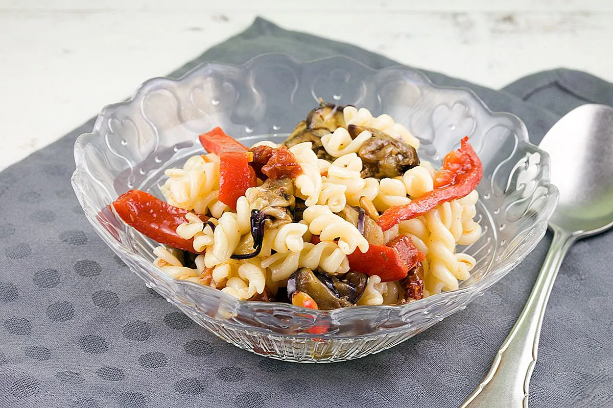 Roasted vegetables pasta salad