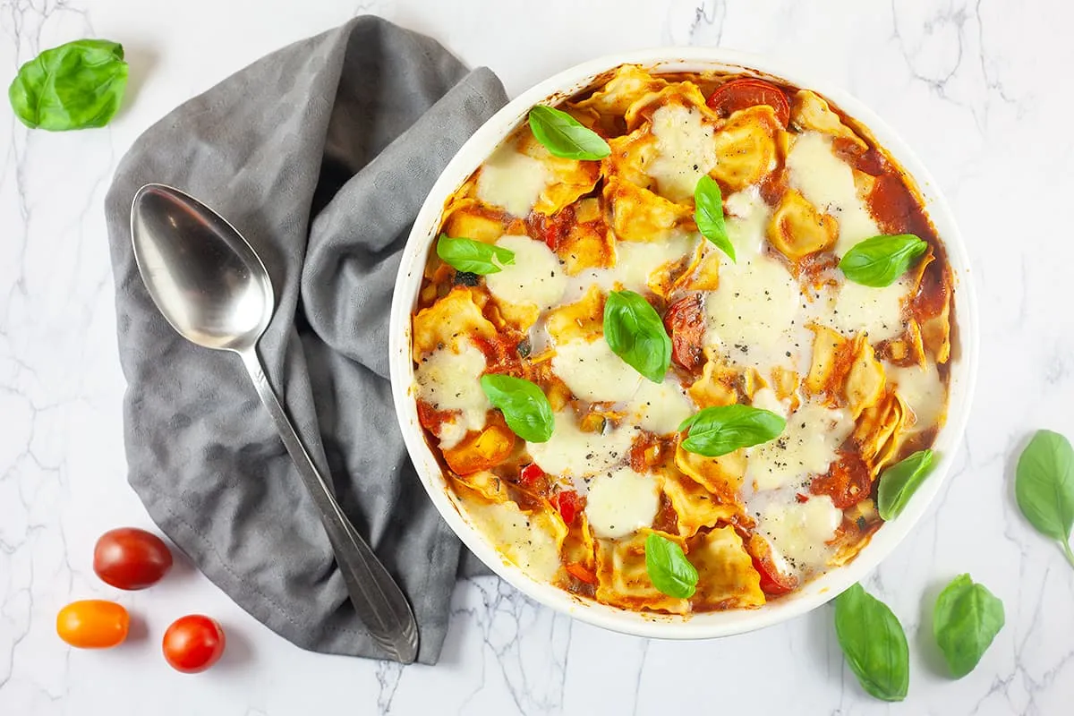 Oven-baked ravioli with vegetables