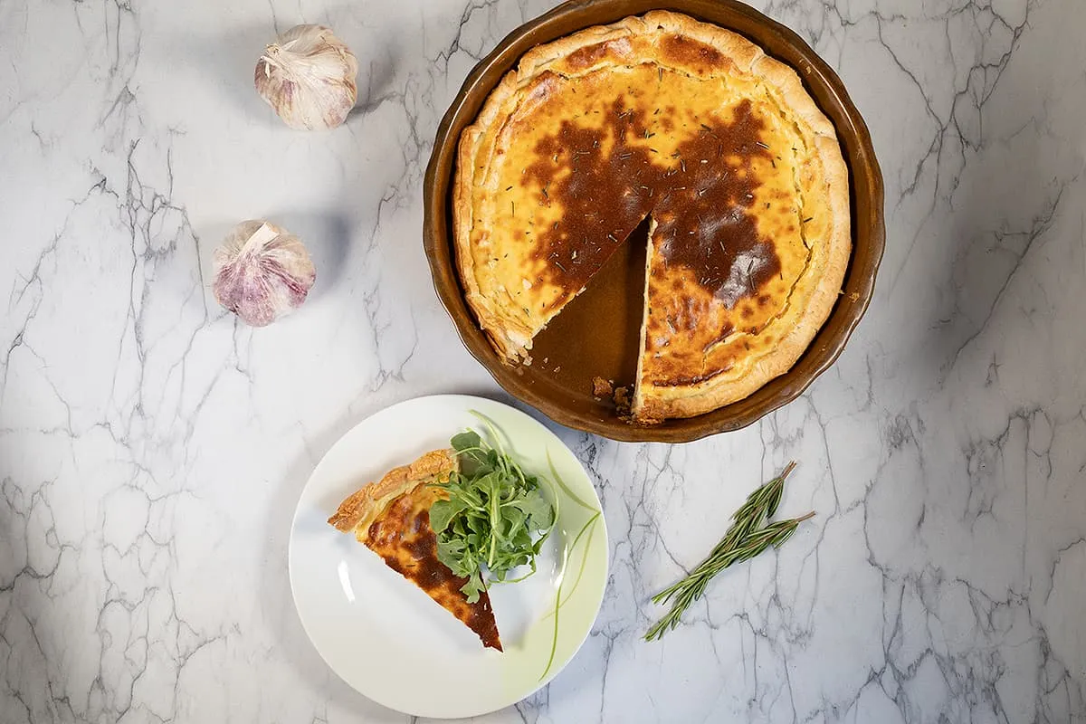 Roasted garlic and ricotta tart - delicious with roasted garlic