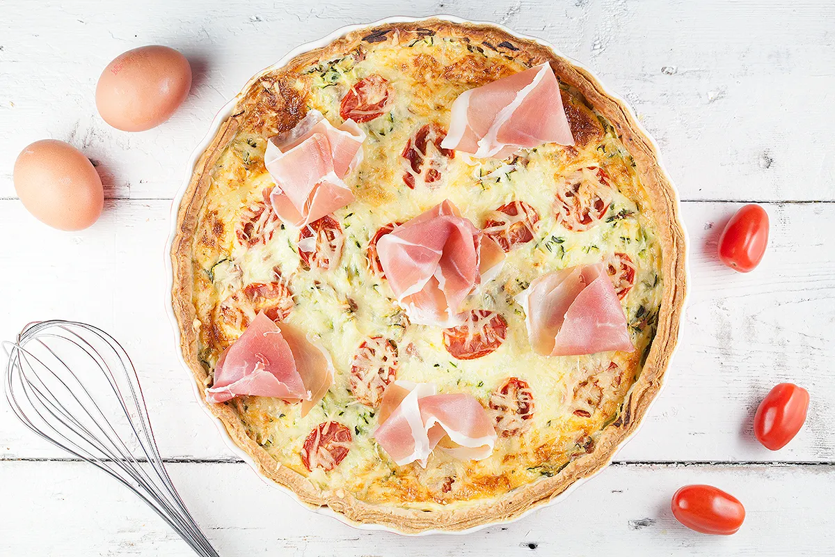 Quiche with zucchini and Serrano ham