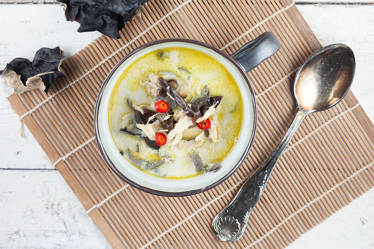 Spicy coconut and black mushroom soup