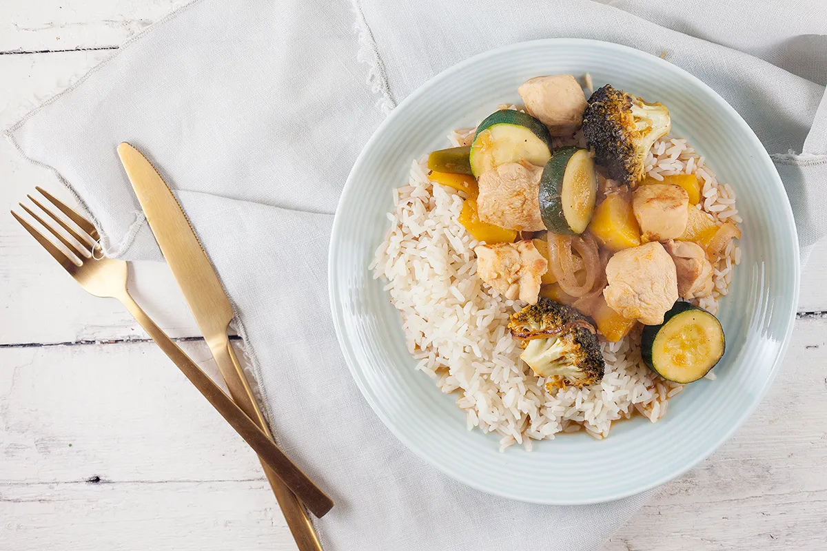 Sweet and sour chicken, vegetables and peaches