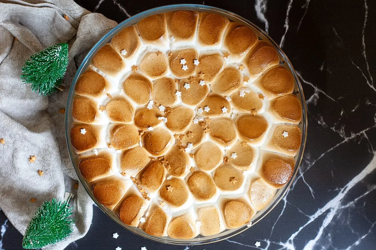 Baked s'mores - easy and sweet American dessert