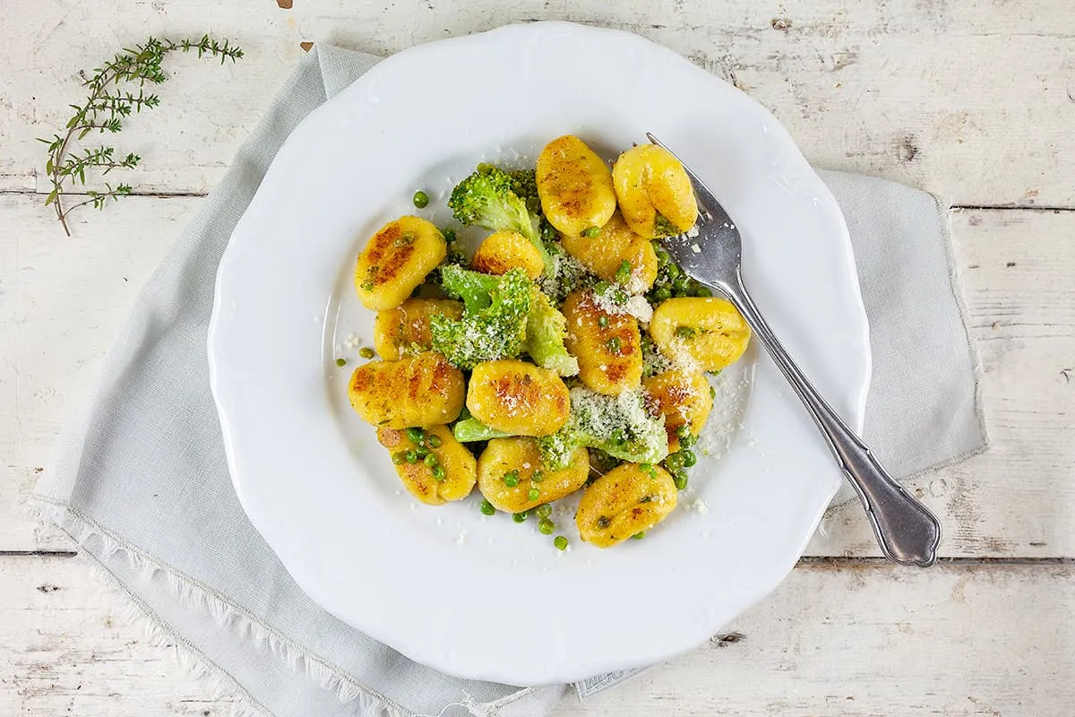 Baked gnocchi with broccoli (homemade gnocchi)