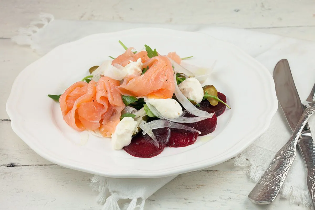 Smoked salmon salad with horseradish crème fraîche