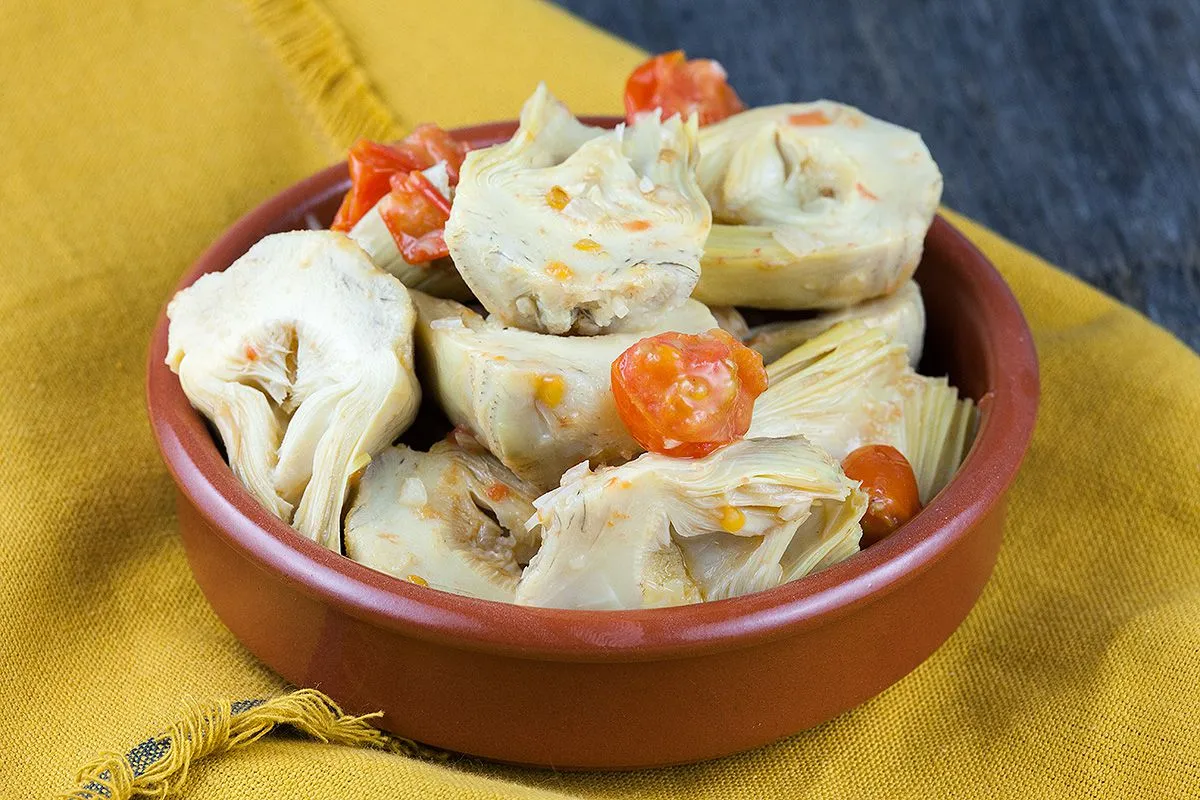 Artichoke hearts and tomato