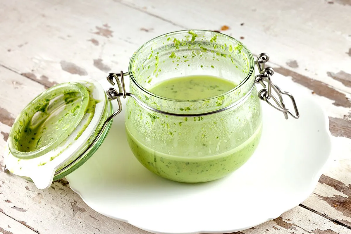 Green tahini salad dressing