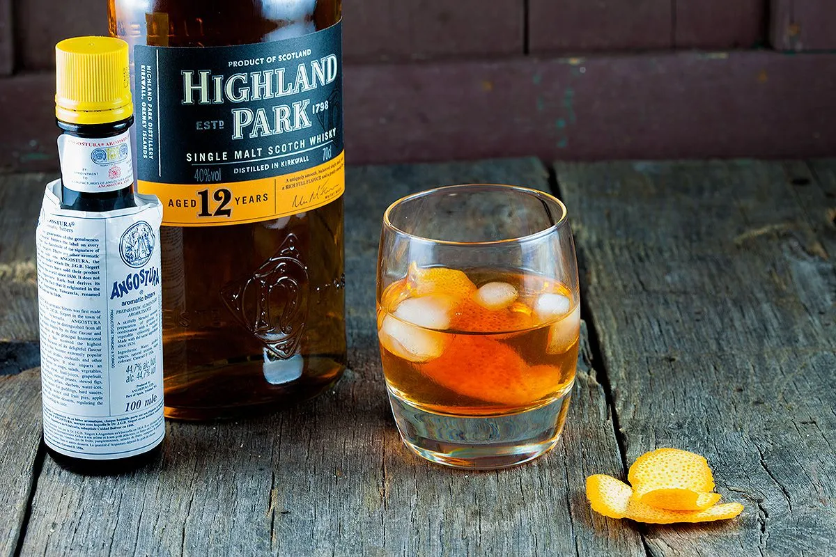 Old Fashioned whiskey drink