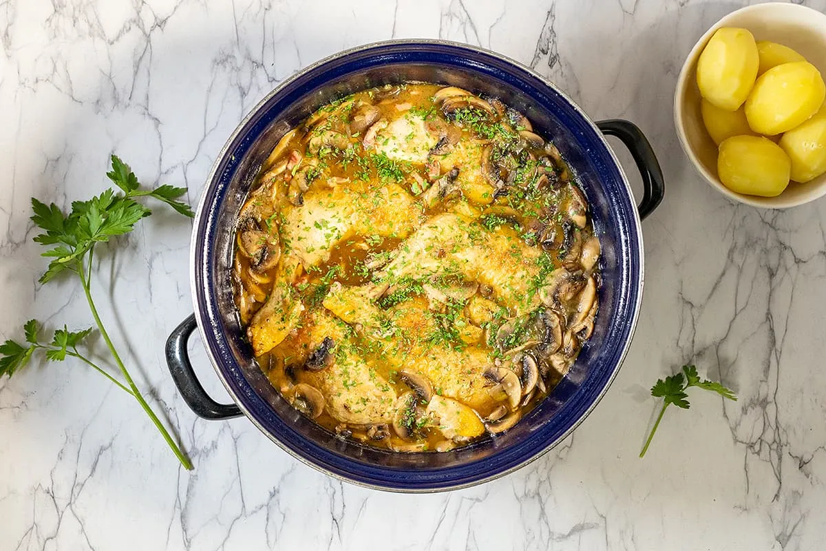 Coq au vin blanc - tender chicken in white wine