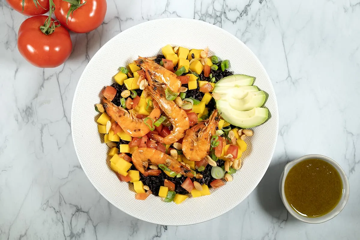 Shrimp, black rice and mango salad - with extra garlic