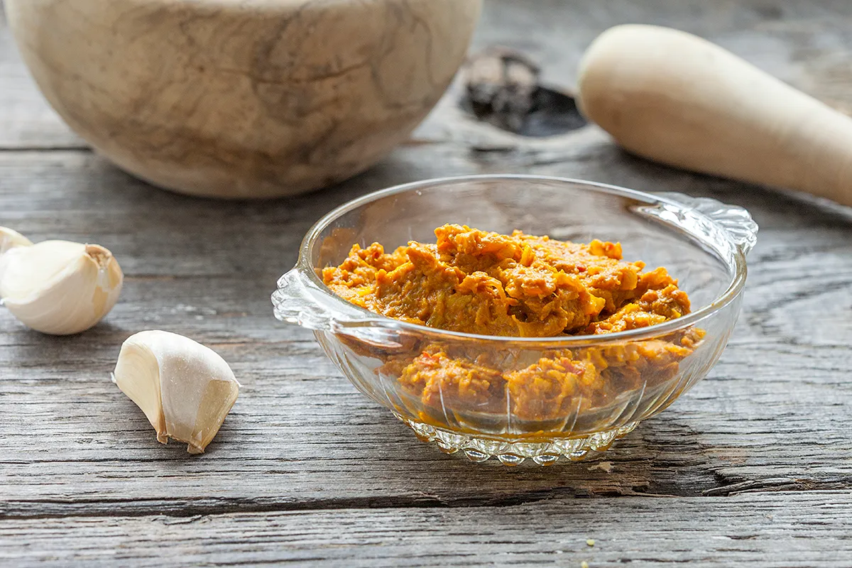 How to make mild curry paste