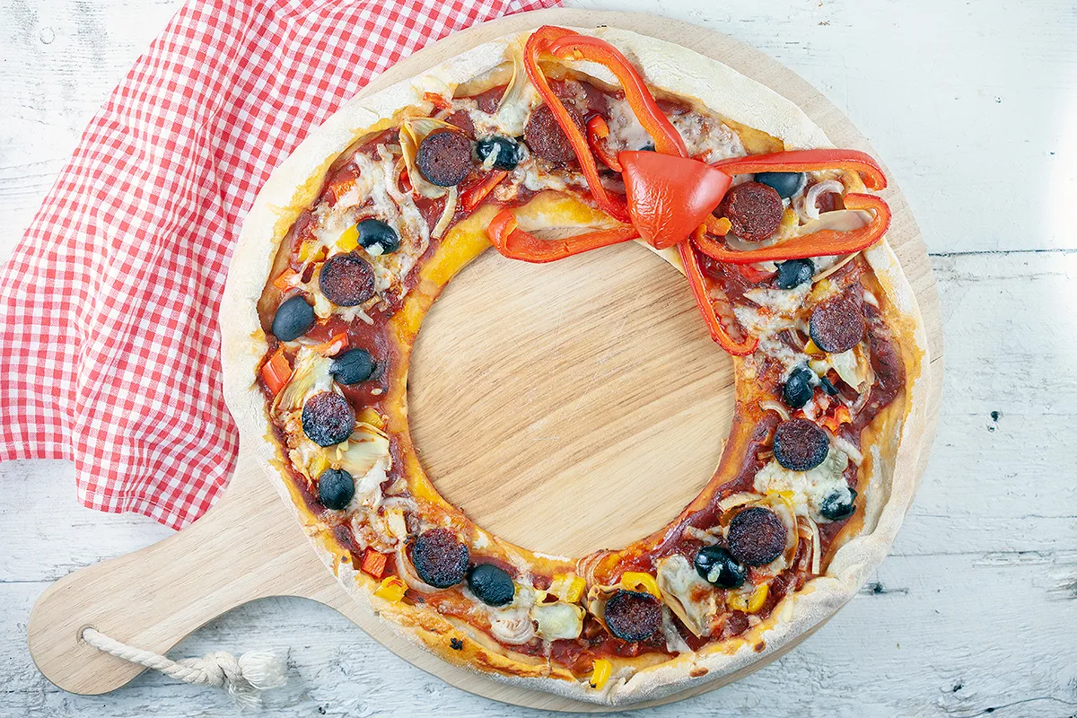 Holiday wreath pizza
