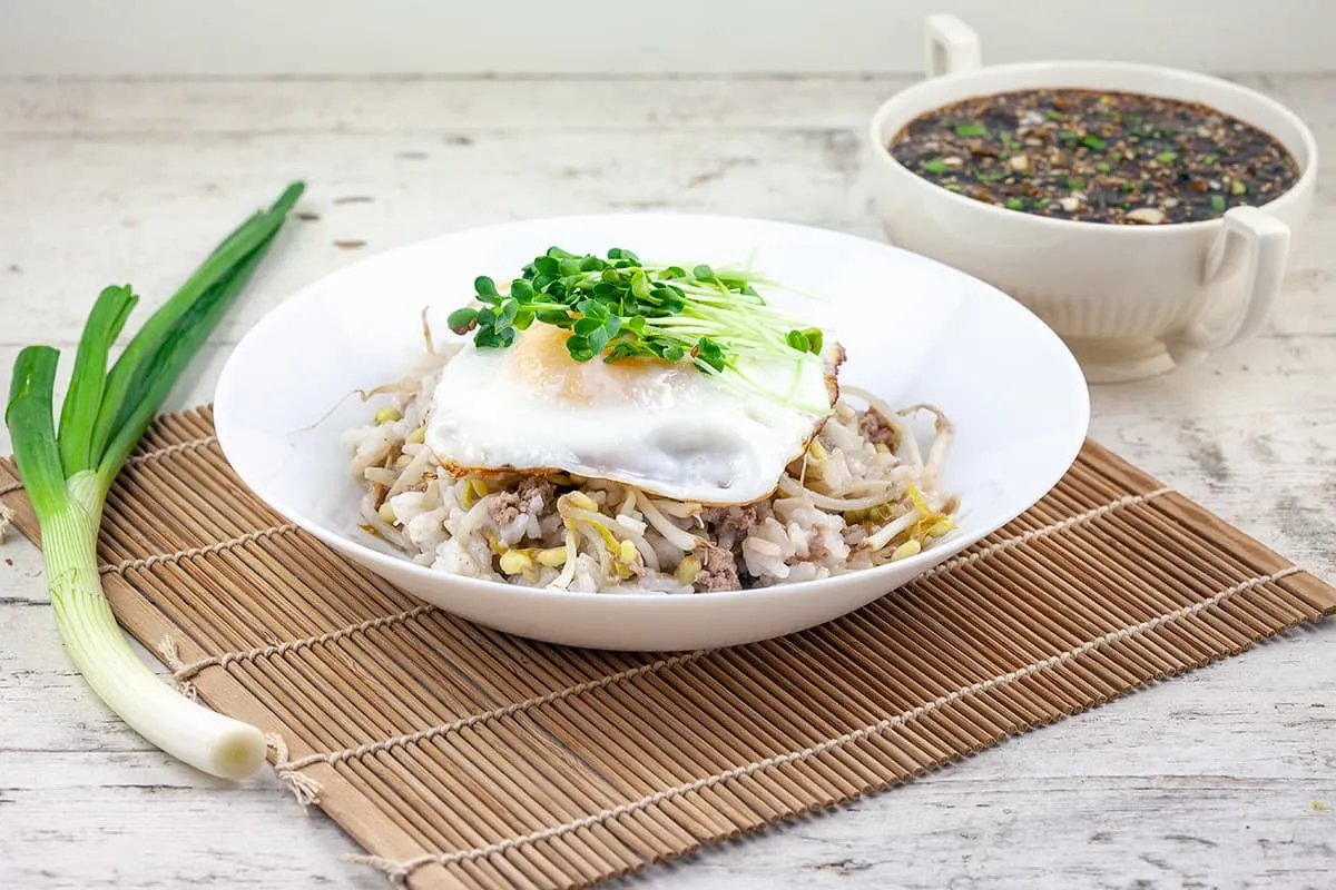 Soybean sprouts bibimbap (easy recipe)