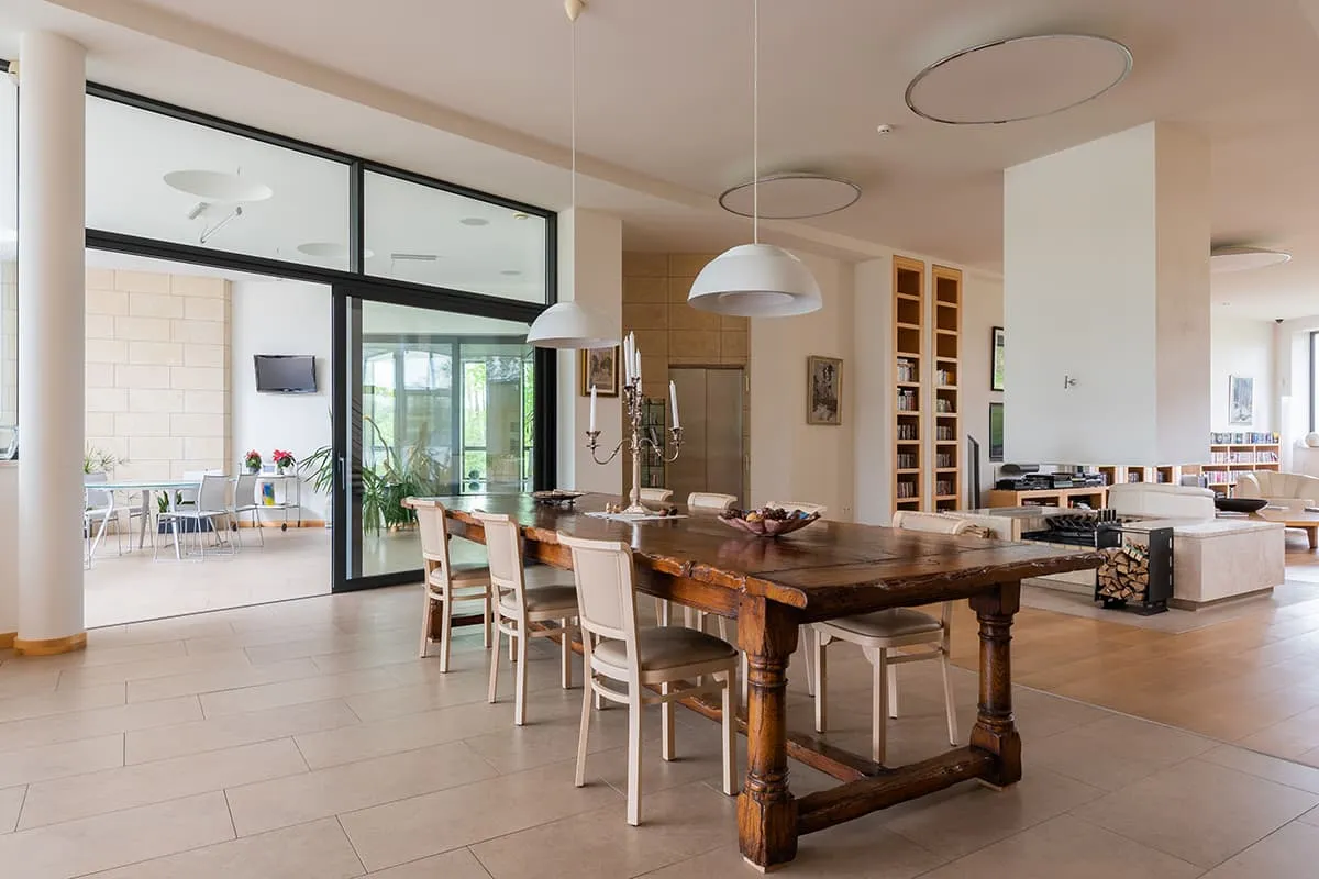 From Pass to Plate: Adopting Restaurant Service Flow in Your Dining Room