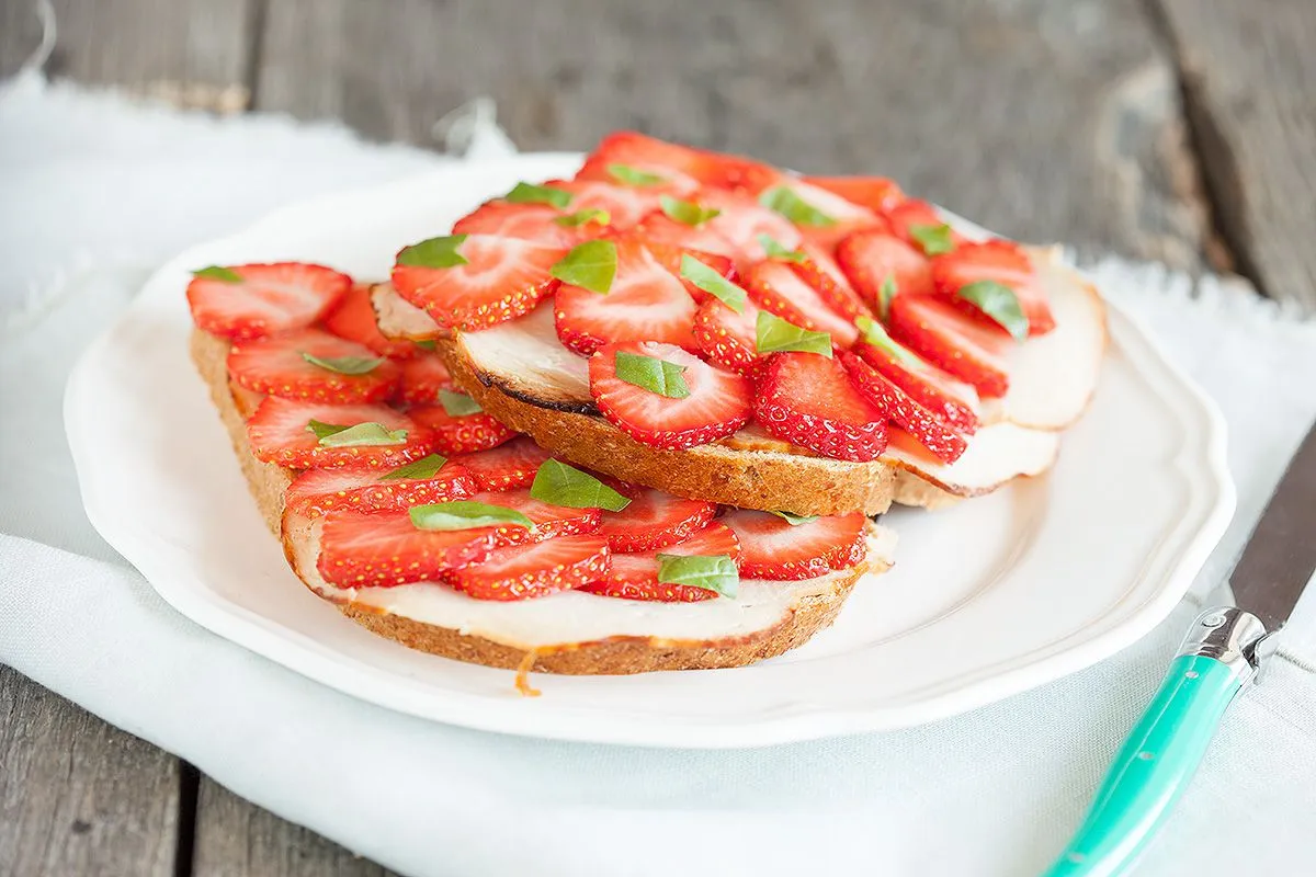 Chicken strawberry sandwich