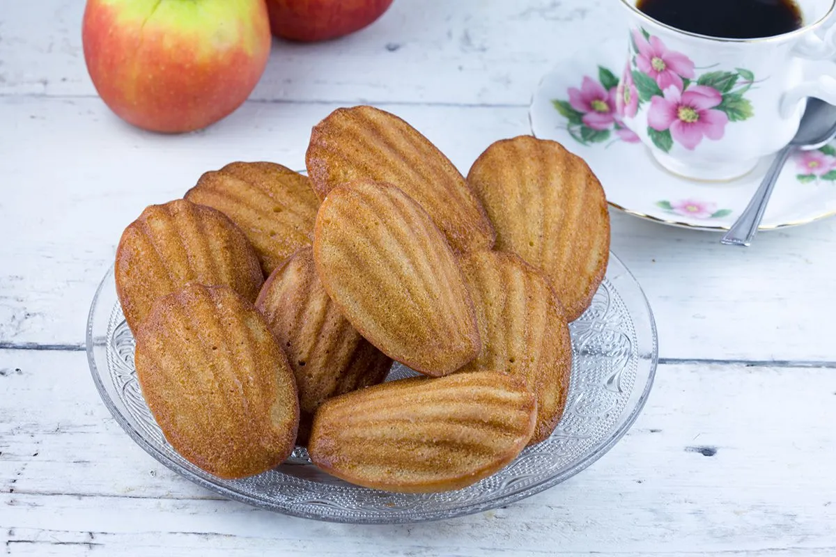 Apple and cinnamon madeleines