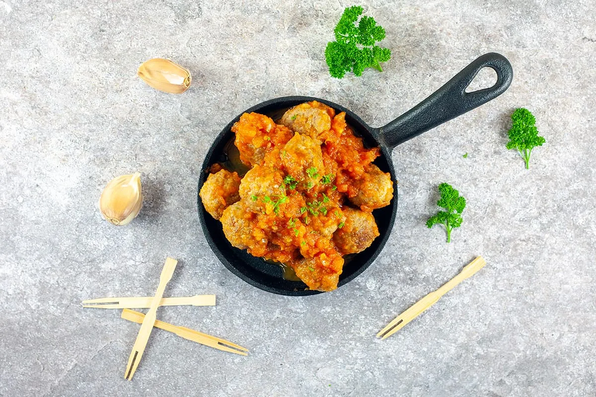 Albóndigas in tomato sauce