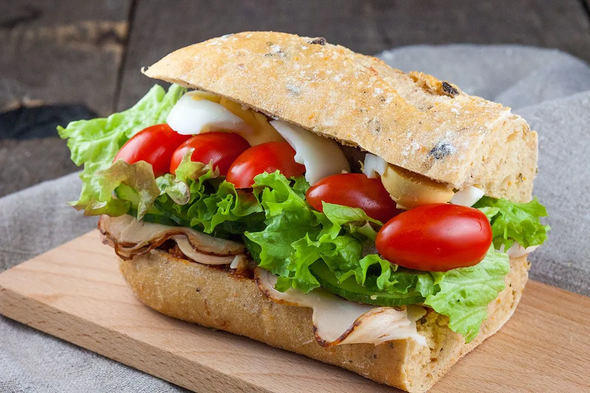 Smoked chicken breast and red pesto sandwich