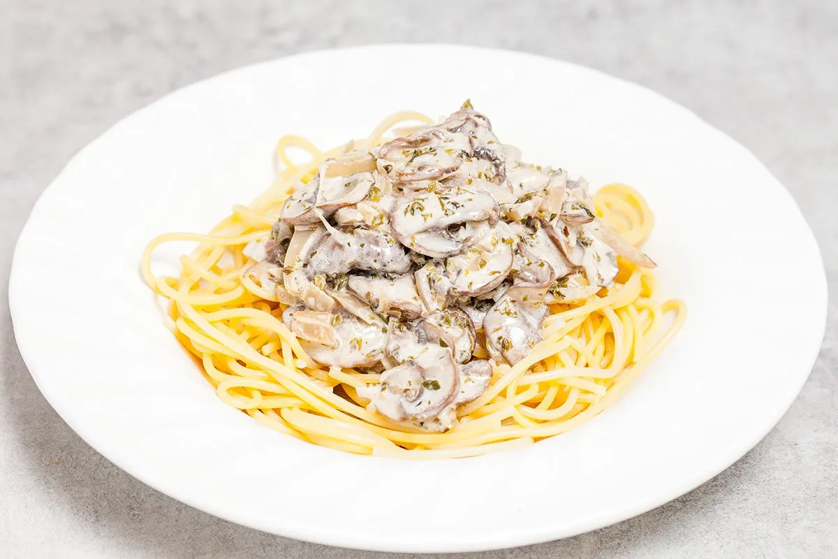 Pasta with mushroom sauce