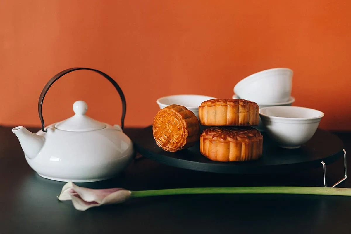 Bakery Mooncakes vs Supermarket Mooncakes in Singapore: Which Should You Buy?