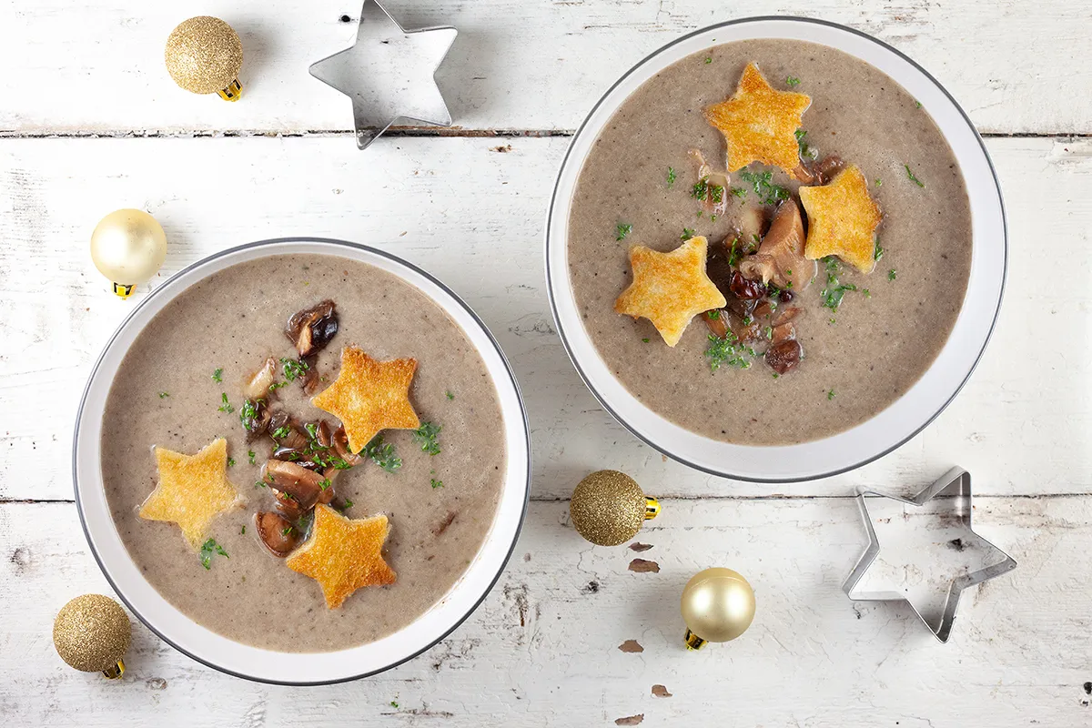 Creamy mushroom and truffle soup