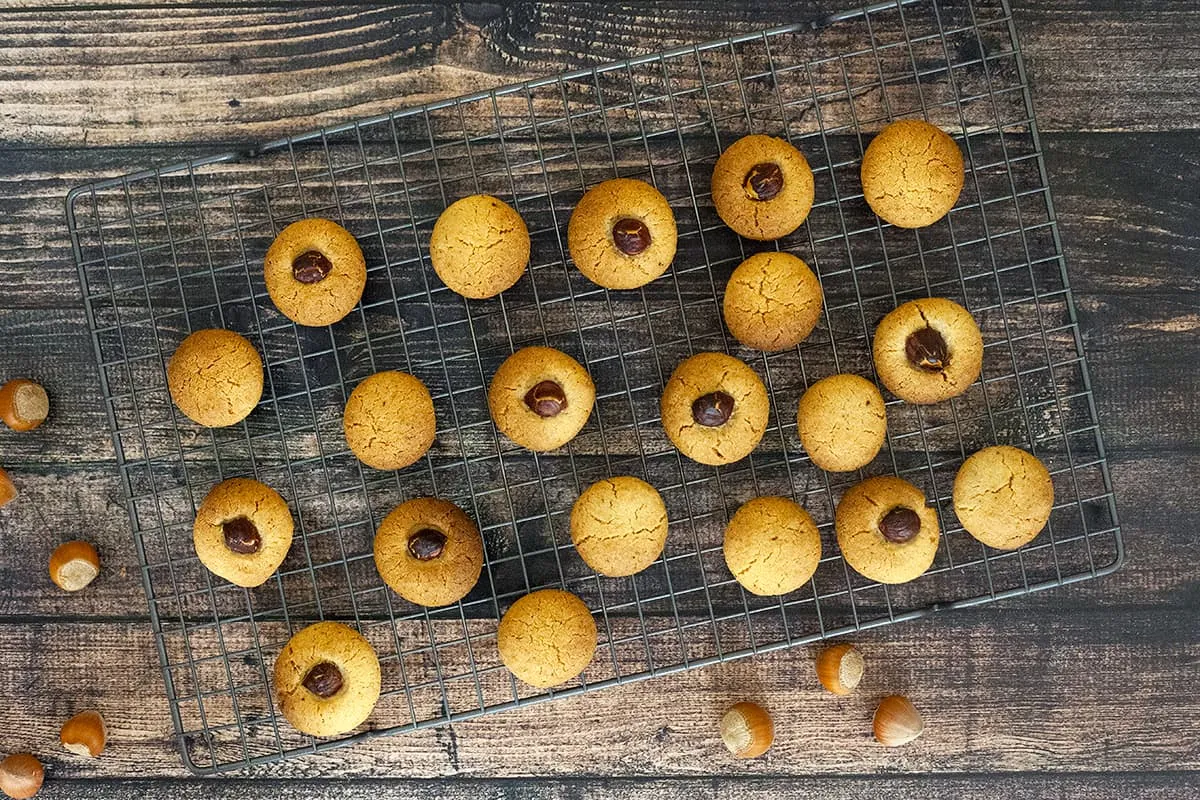 Delicious crunchy hazelnut cookies
