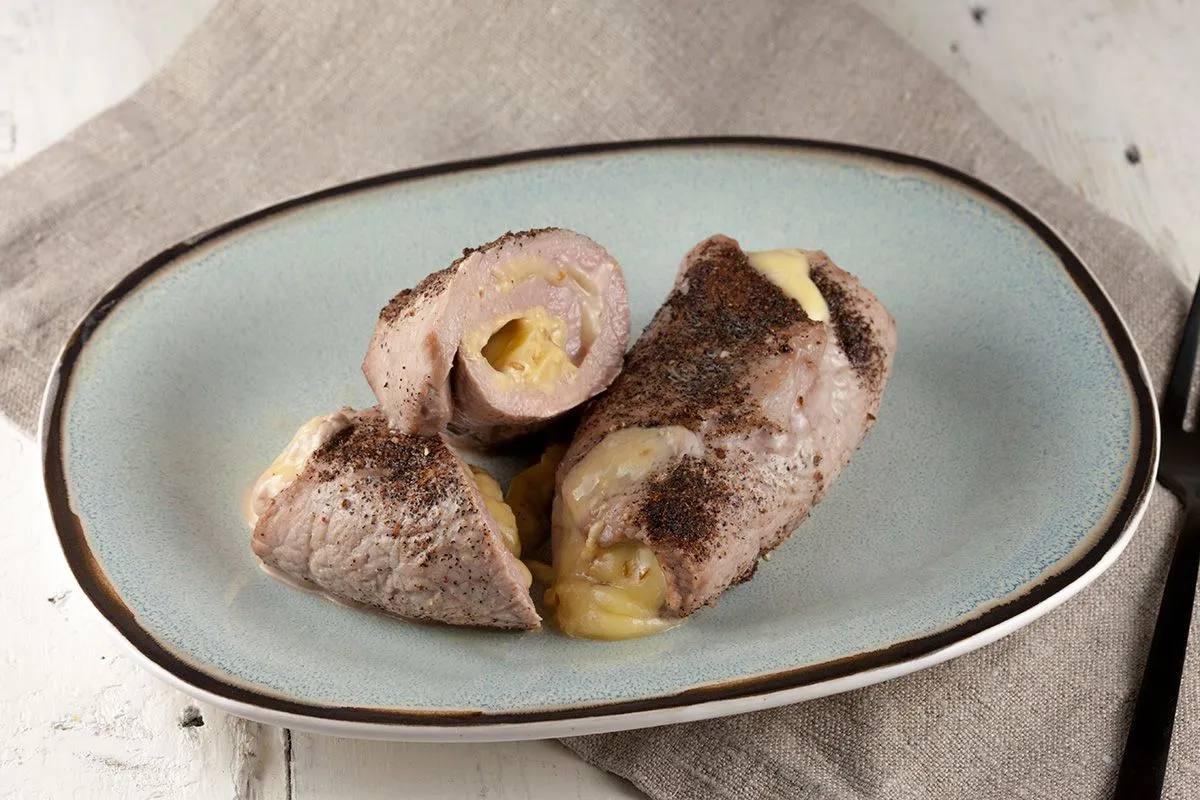 Veal rolls stuffed with cumin cheese