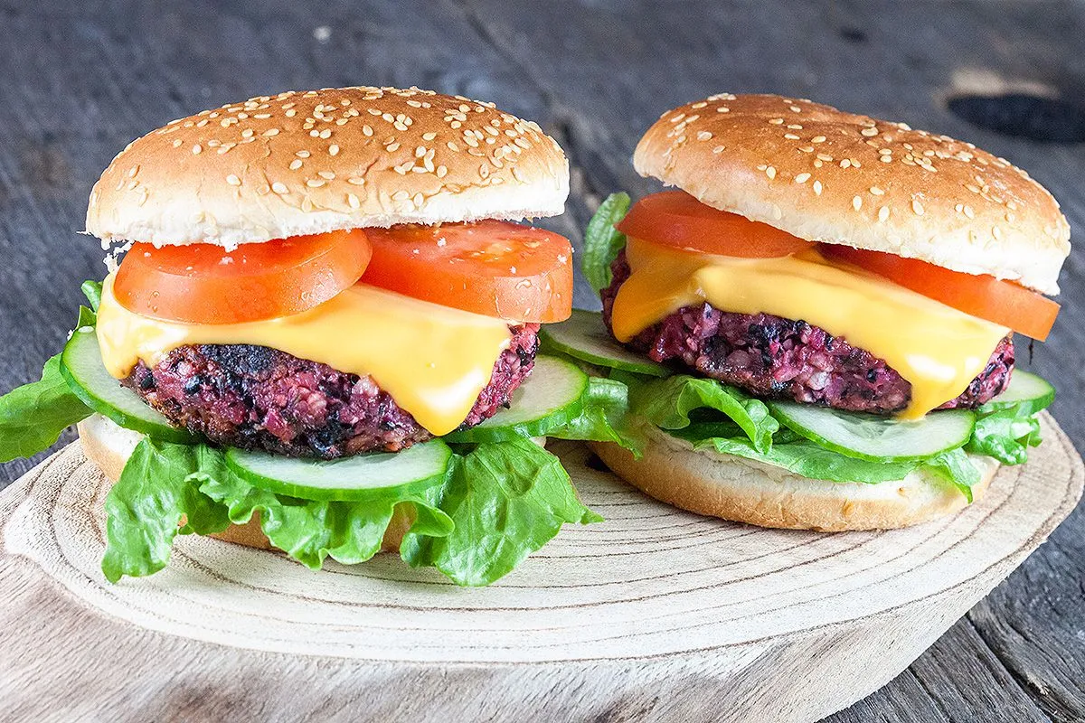 Roasted red beet burger (vegan)