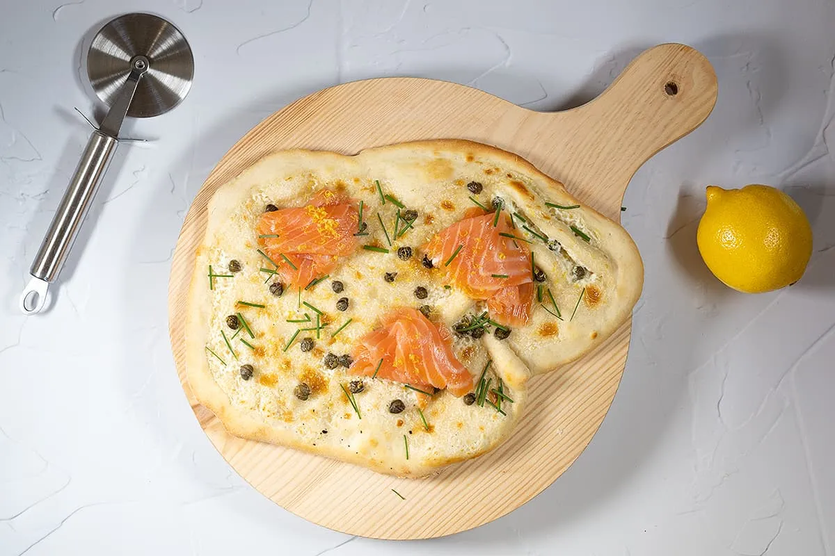 Smoked salmon pizza