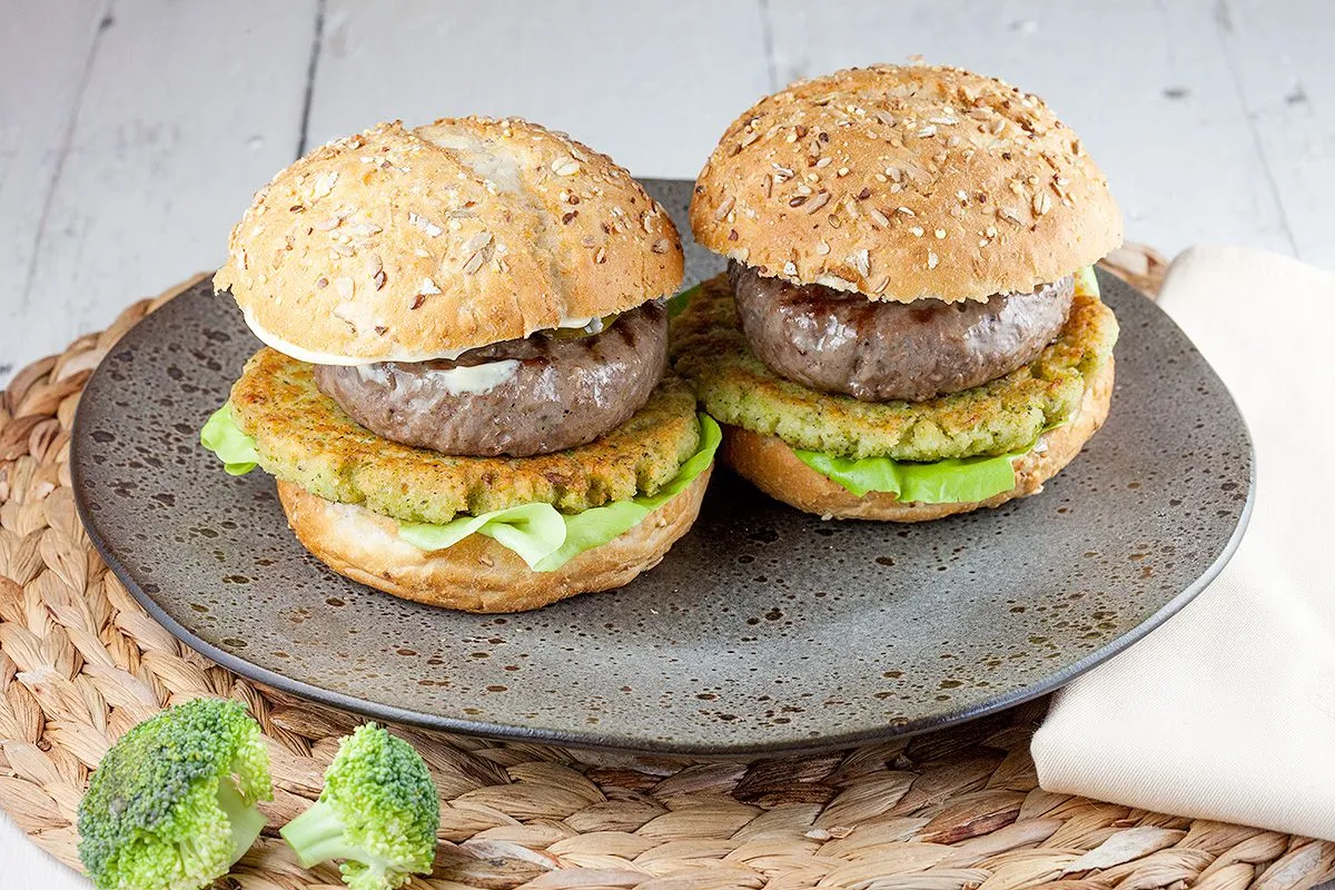 Broccoli and beef burgers