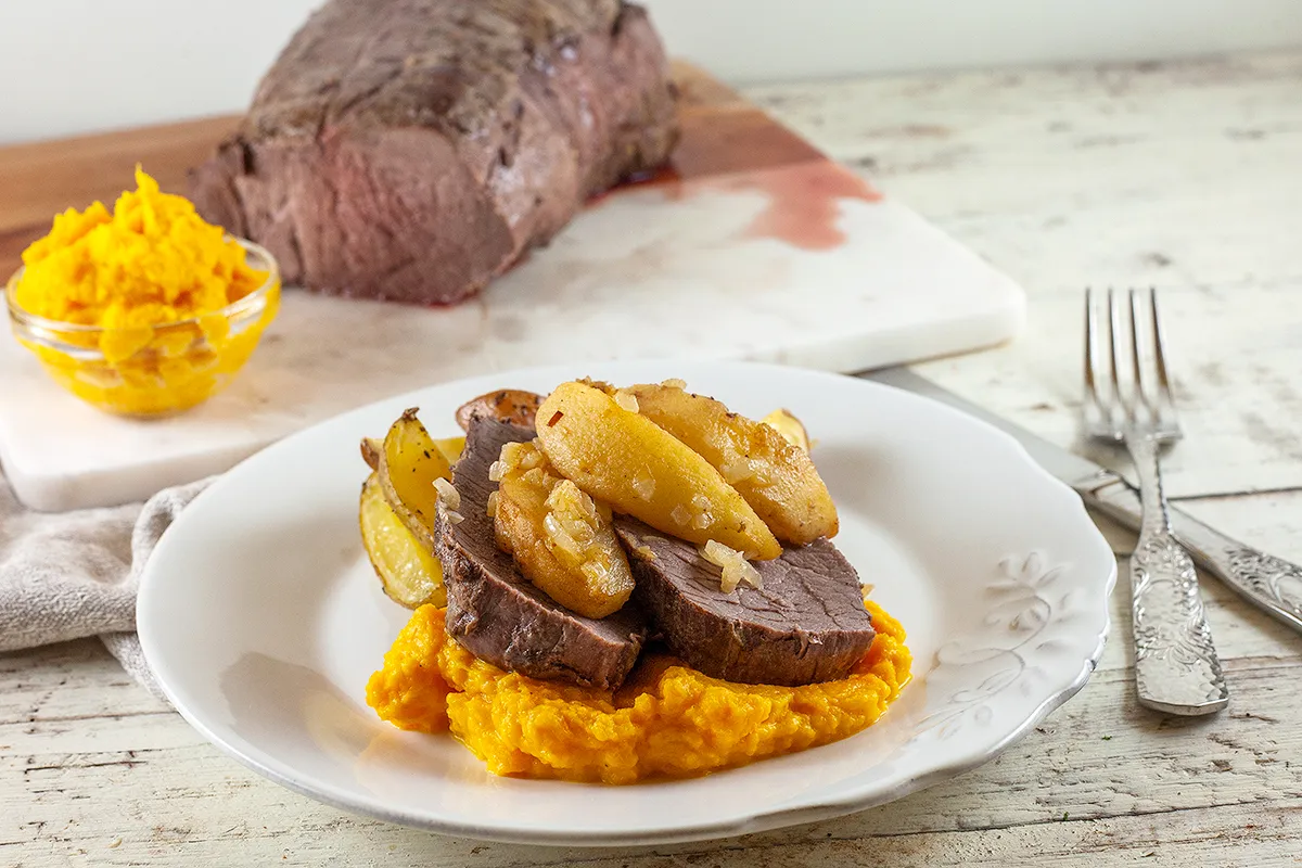 Roast beef with quince and pumpkin