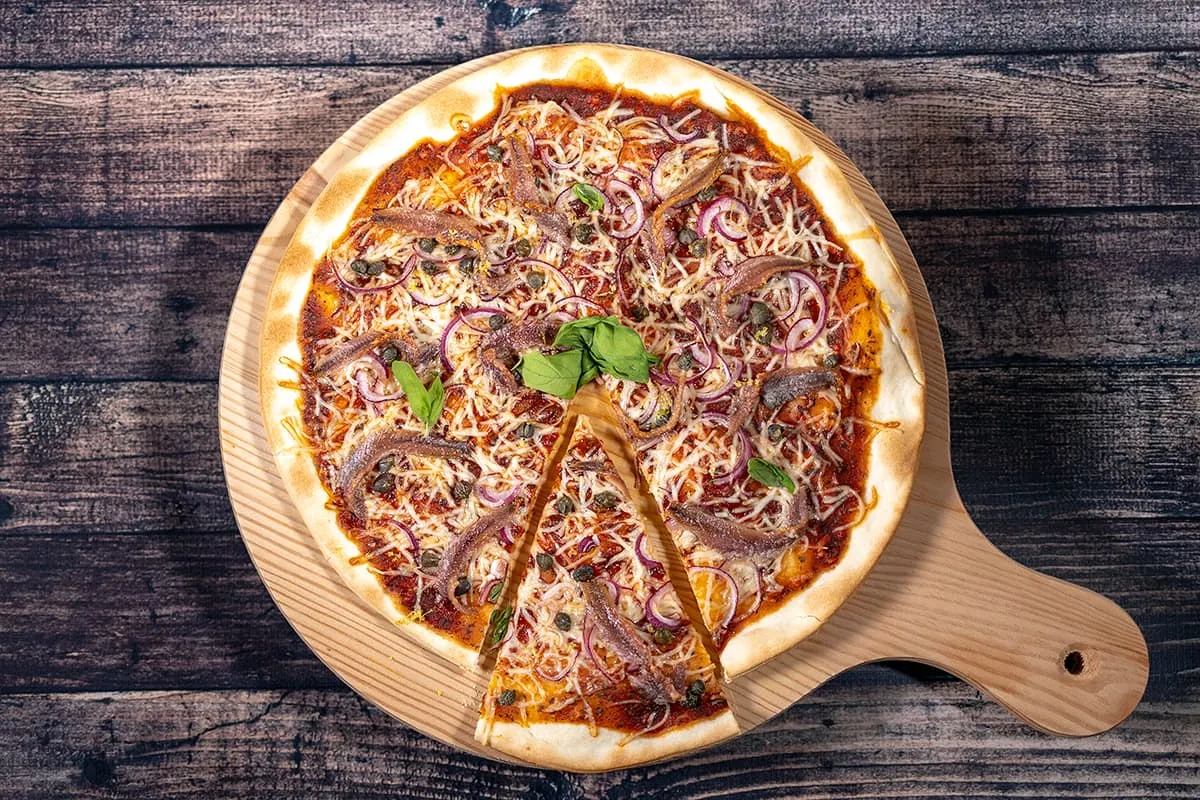 Anchovy caper pizza - a delicious fresh pizza