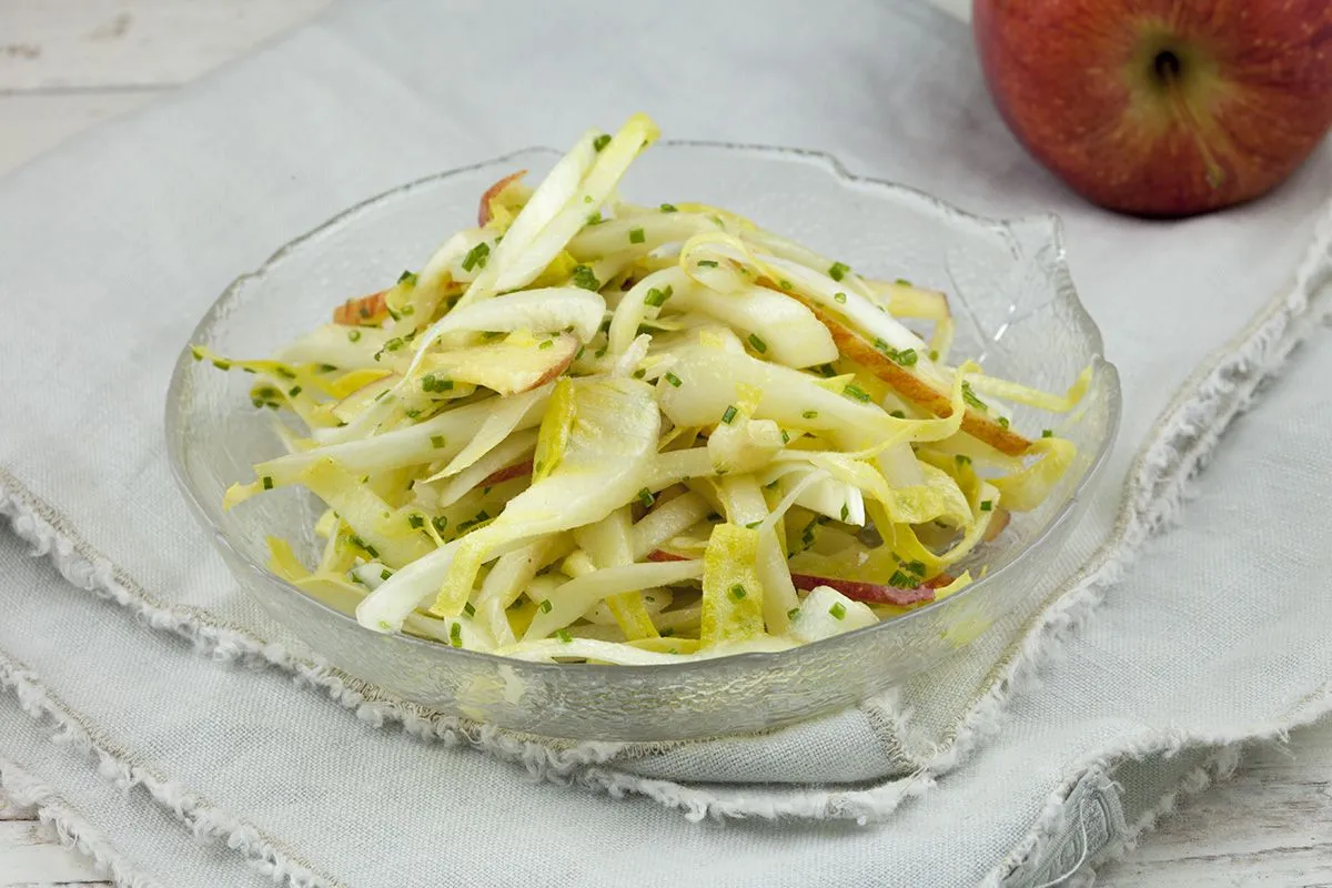 Easy chicory and apple salad